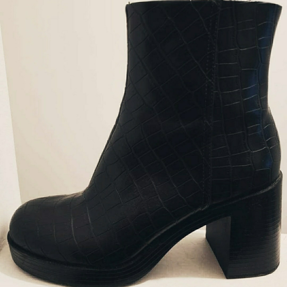 H&M Black Textured Ankle Booties